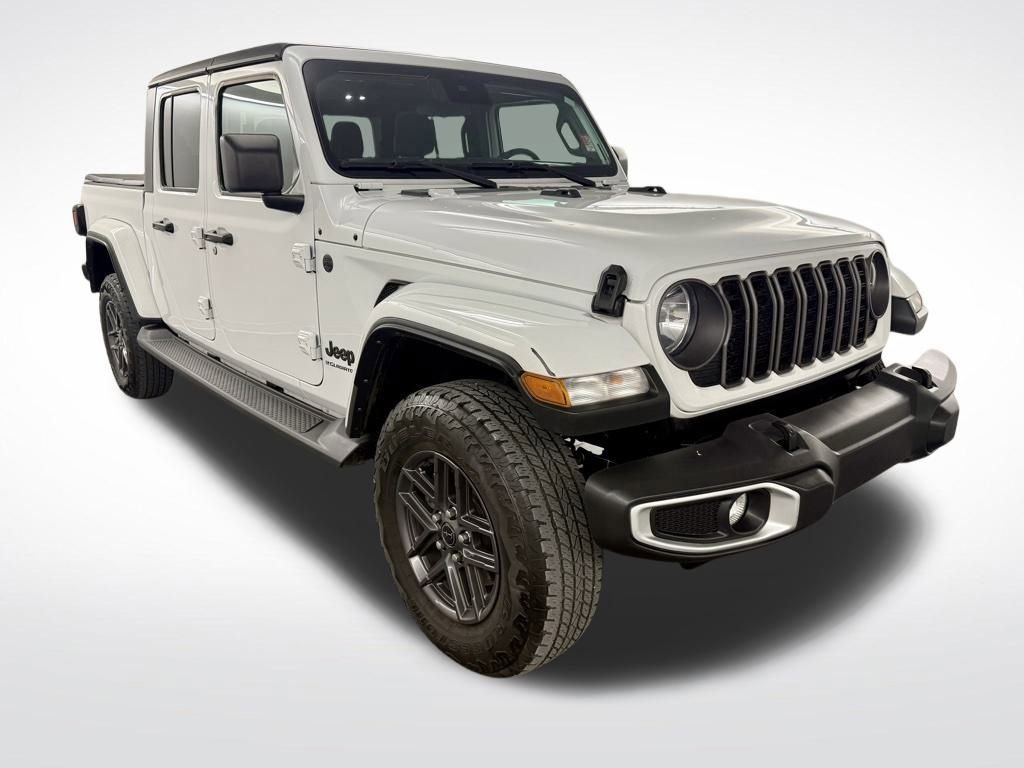 Used 2024 Jeep Gladiator Sport image 1