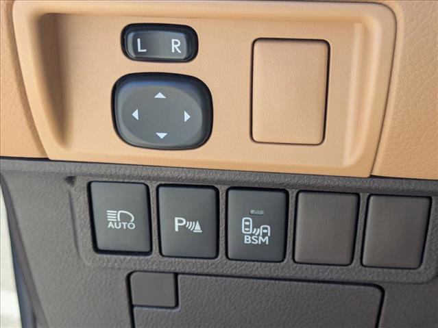 Used 2016 Lexus ES 300h w/ Luxury Package w/Wood Trim FWD image 12