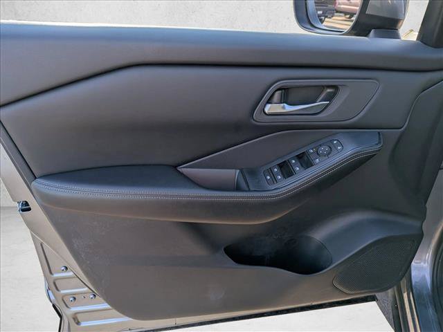 Used 2024 Nissan Rogue SV FWD image 11
