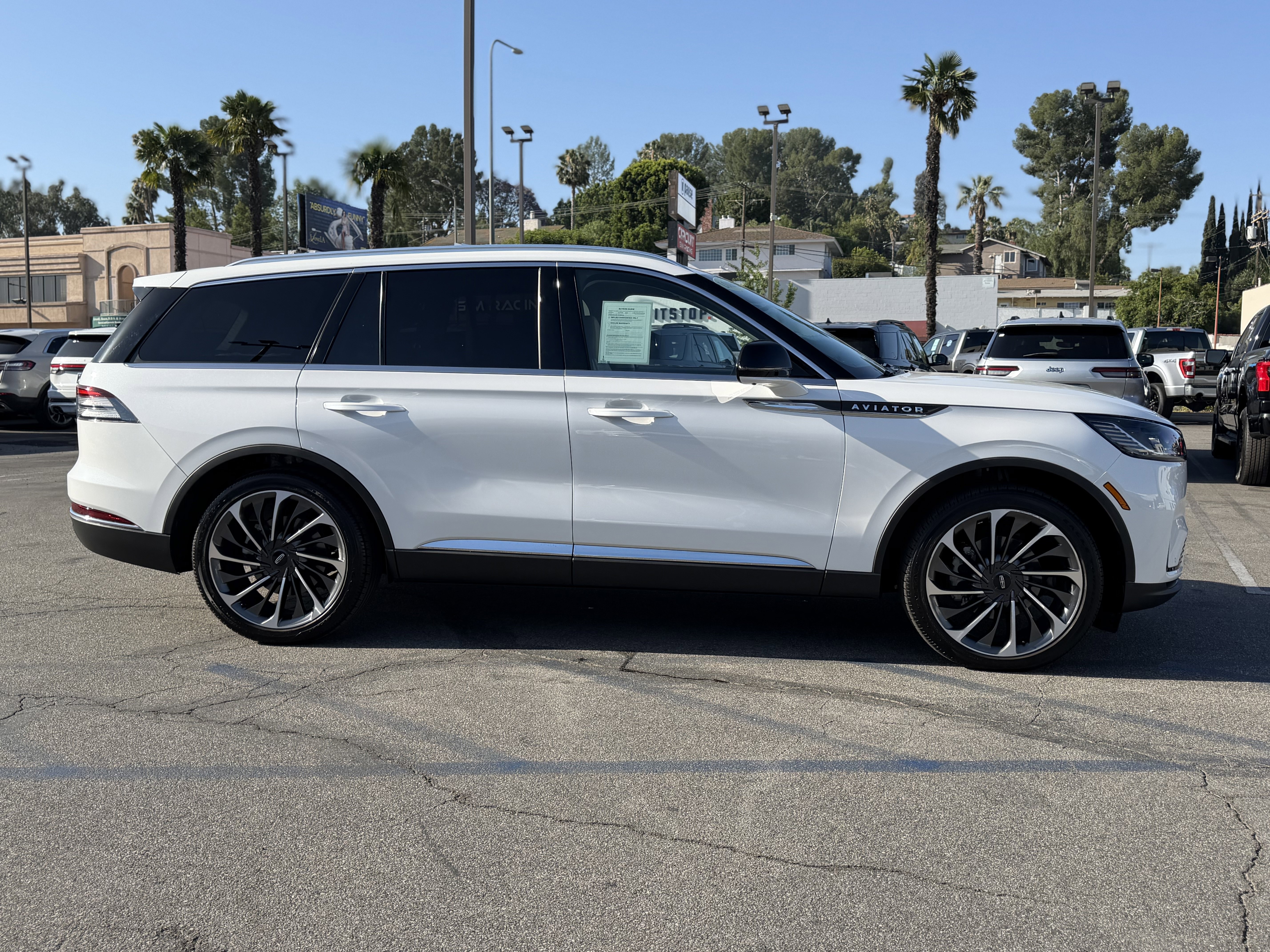 Used 2026 Lincoln Aviator Reserve AWD/4WD image 8