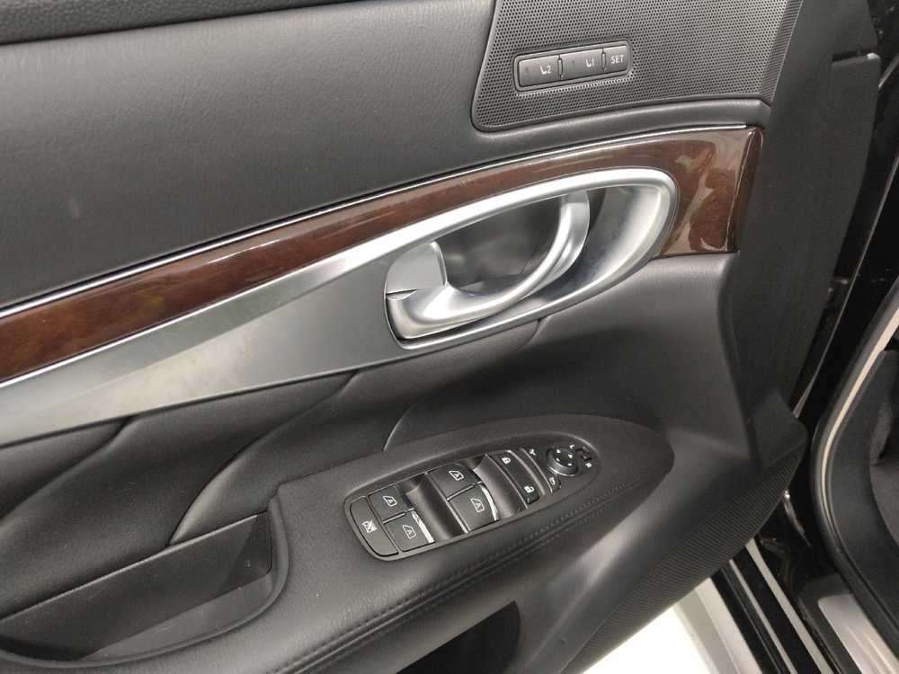 Used 2017 INFINITI Q70 3.7 image 27