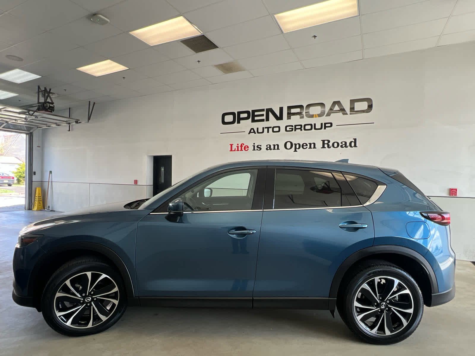 Certified 2023 MAZDA CX-5 AWD 2.5 S w/ Premium Package image 3