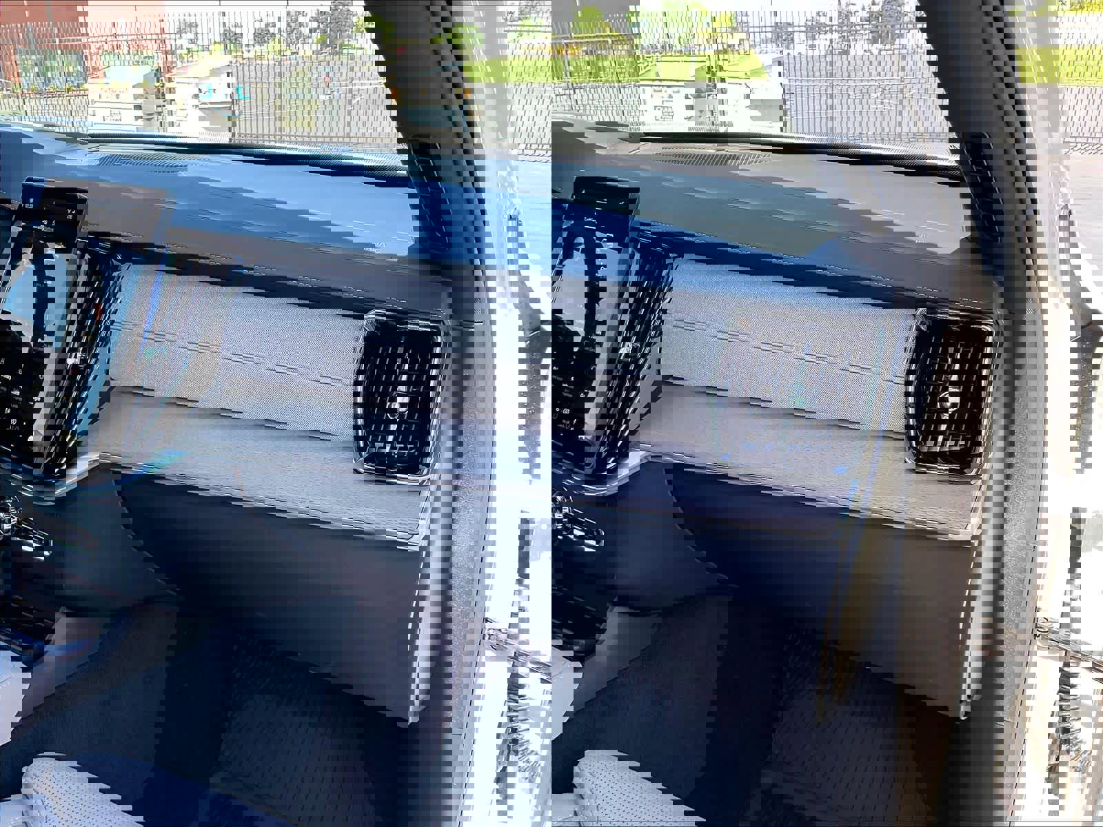 New 2026 Volvo XC90 B6 Ultra w/ Protection Package AWD/4WD image 29