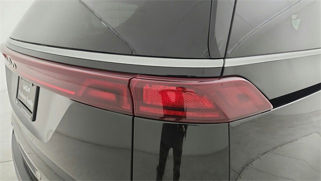 Used 2022 Kia Carnival LX image 11