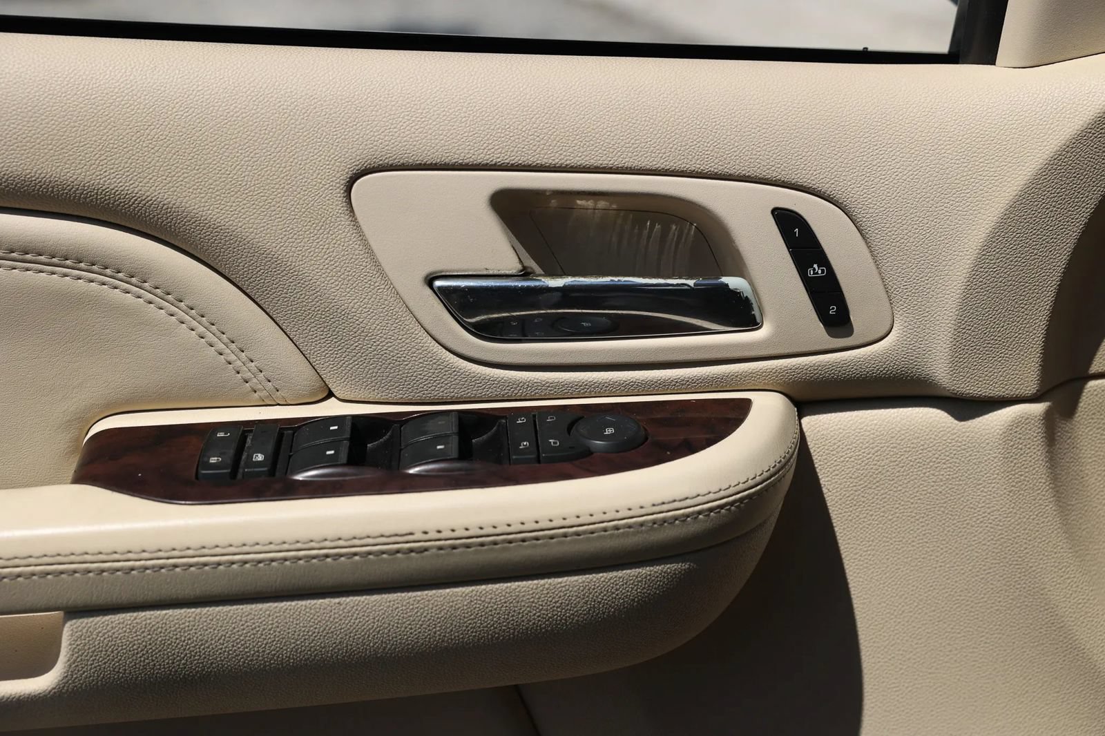 Used 2007 Cadillac Escalade ESV AWD w/ Information Package image 40