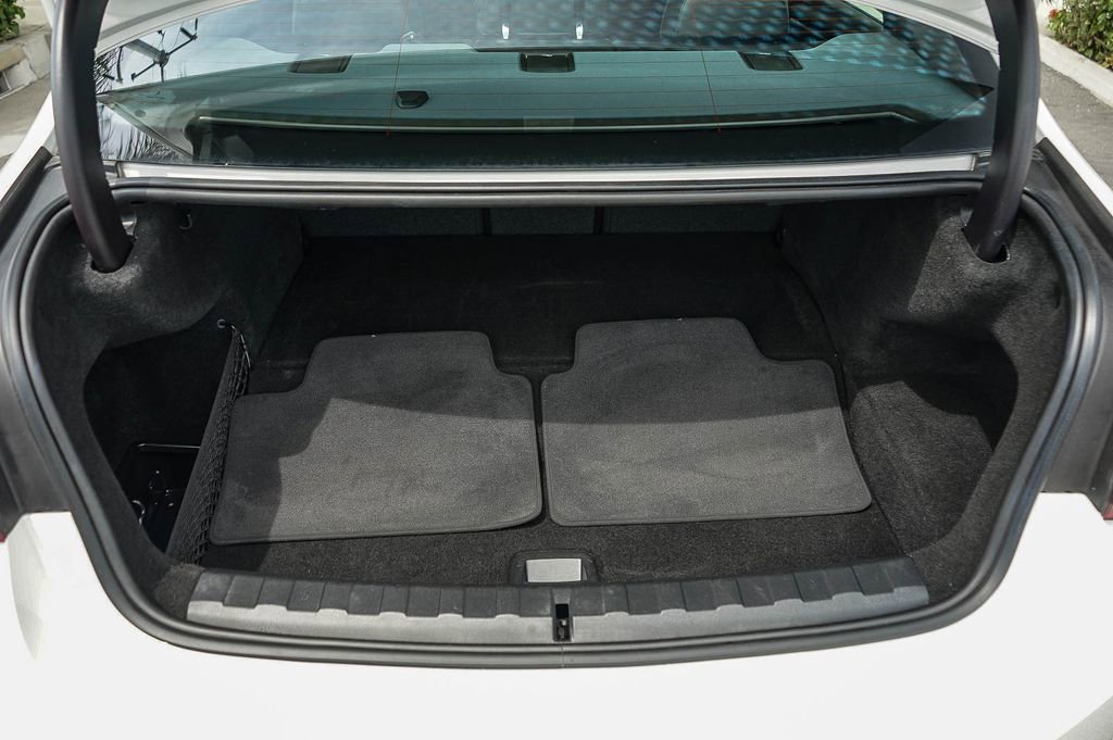 Used 2024 BMW 330e image 24