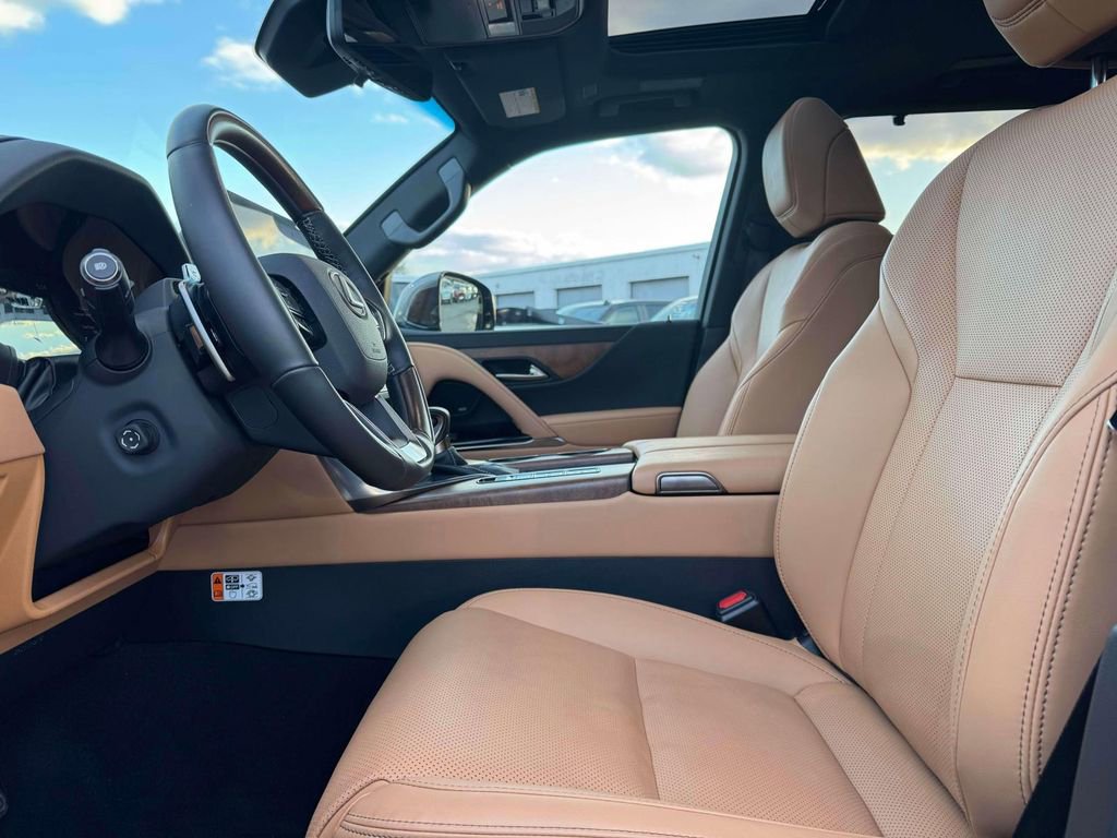 Used 2025 Lexus LX 600 4WD w/ Accessory Package (2T) image 13