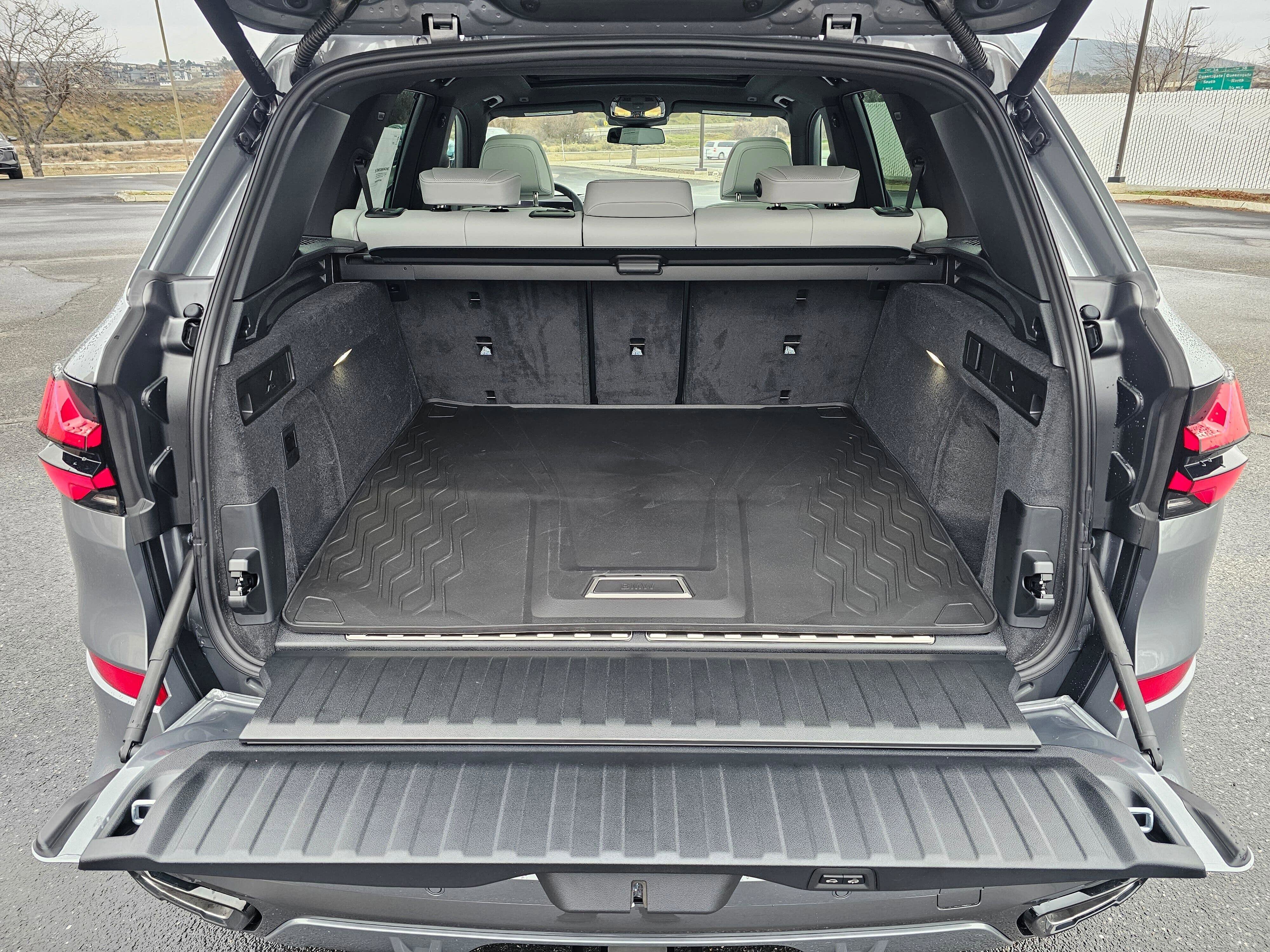 New 2026 BMW X5 xDrive50e w/ Executive Package image 30