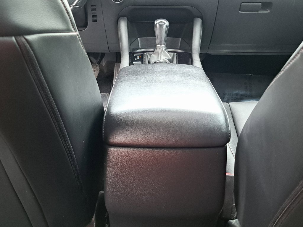 Used 2023 MAZDA MAZDA3 s image 28