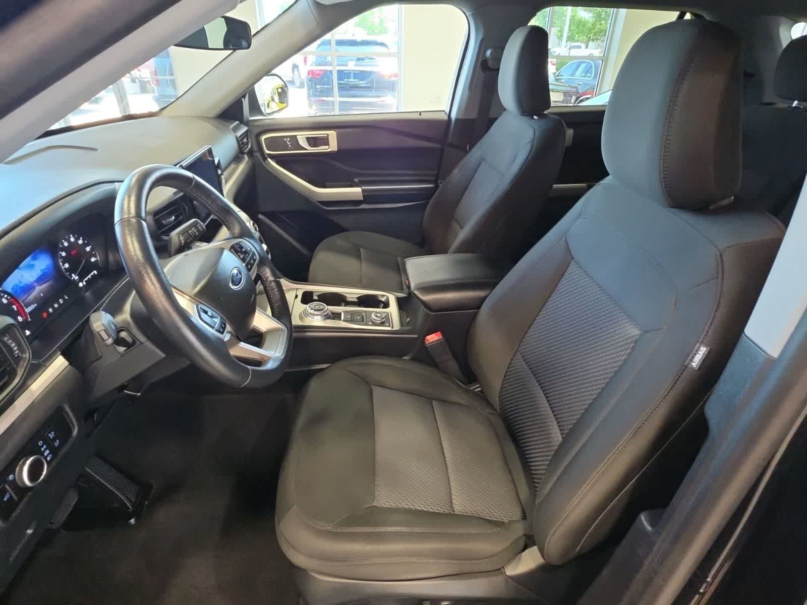 Used 2023 Ford Explorer XLT AWD/4WD image 16