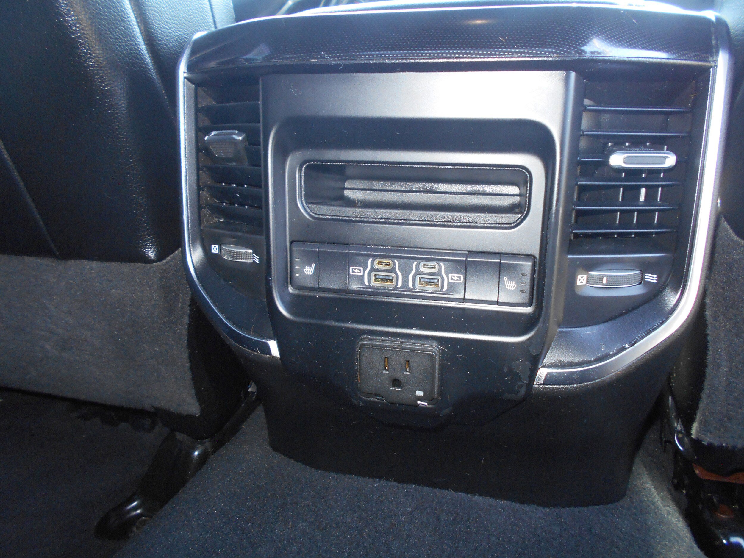 Used 2022 RAM 3500 Laramie AWD/4WD image 15