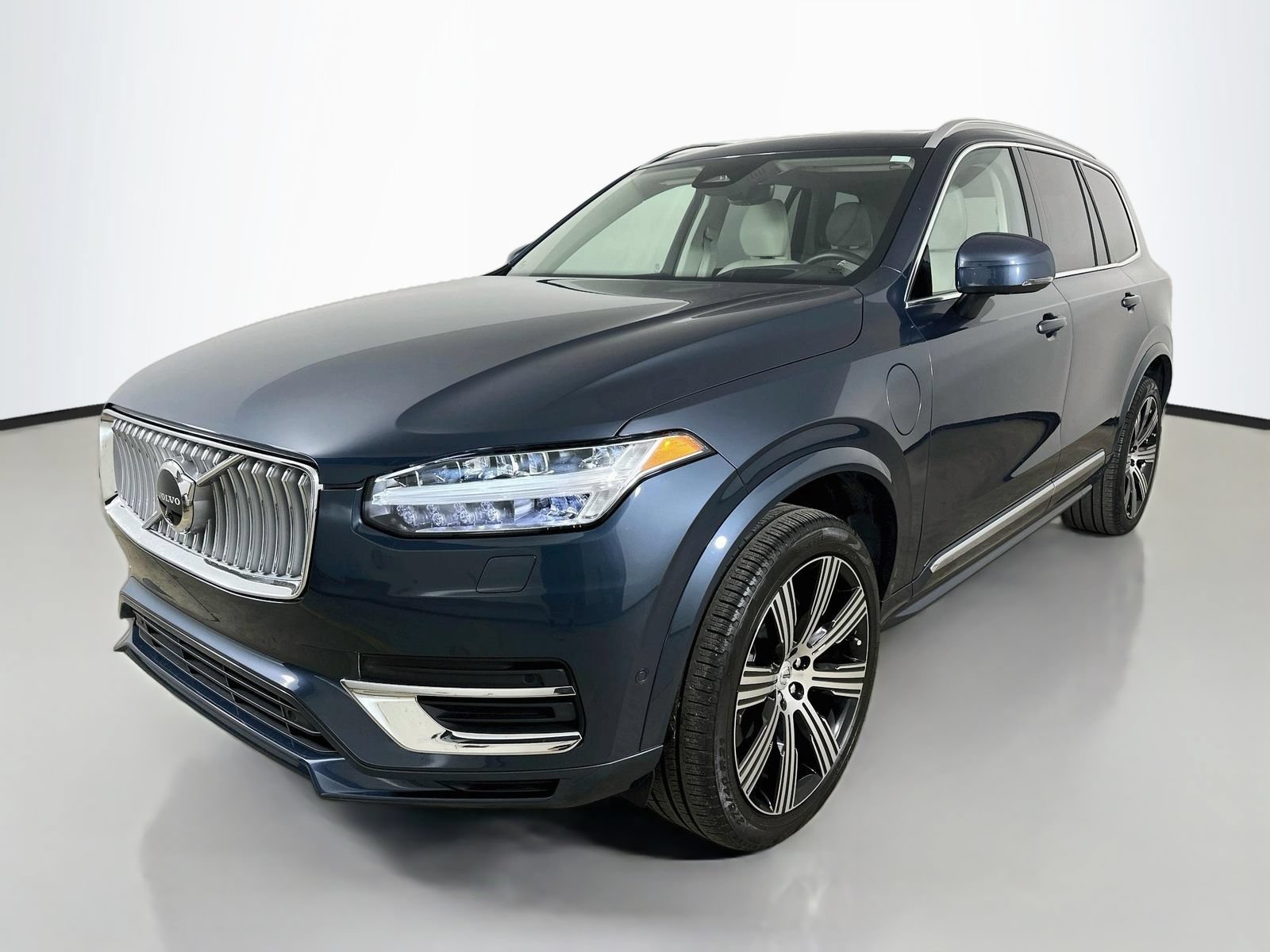 Used 2025 Volvo XC90 T8 Ultra w/ Protection Package Premier