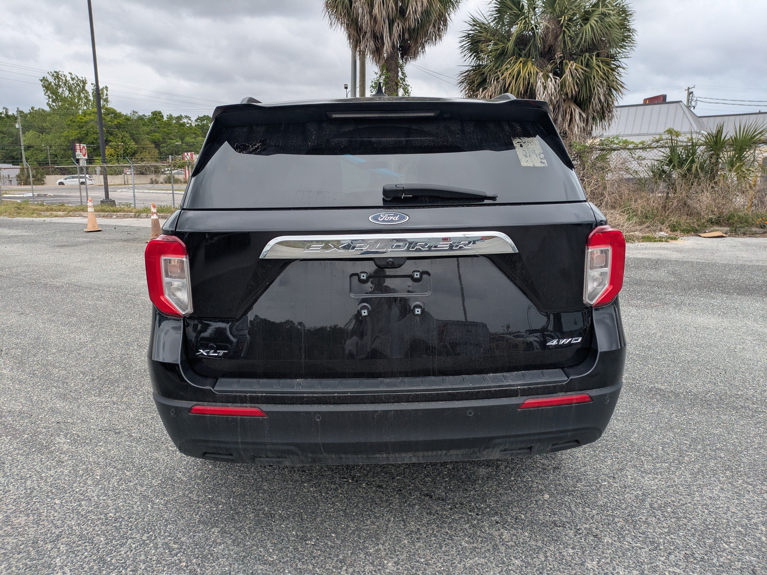 Used 2023 Ford Explorer XLT AWD/4WD image 5