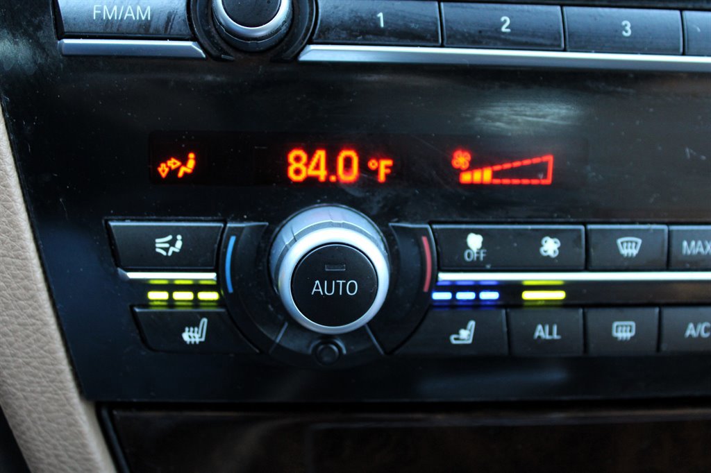 Used 2013 BMW 740Li image 30