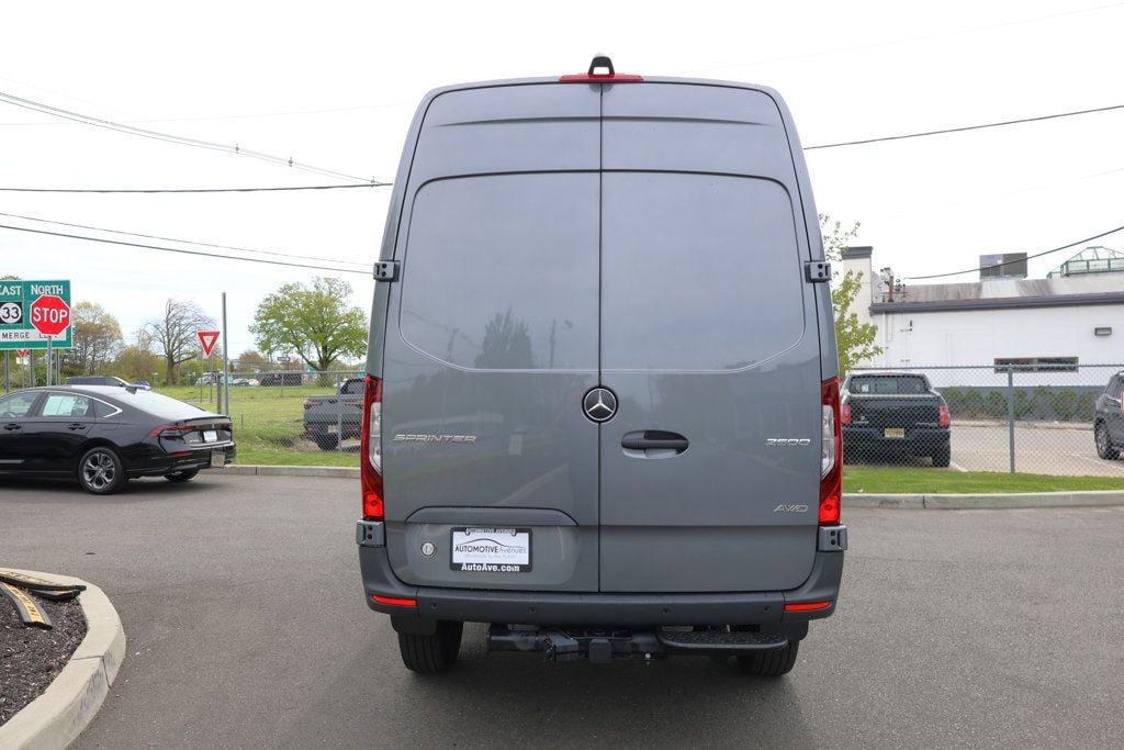 Used 2023 Mercedes-Benz Sprinter 2500 image 4