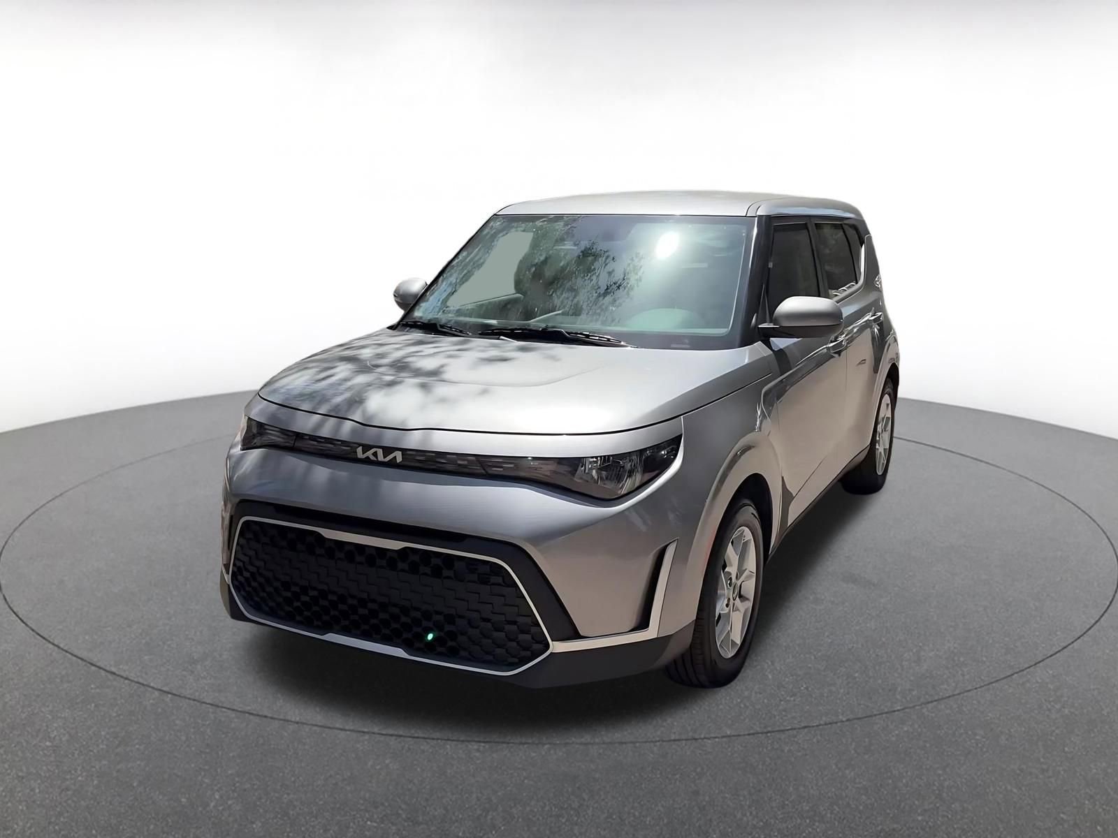 Used 2025 Kia Soul LX w/ LX Technology Package FWD image 7