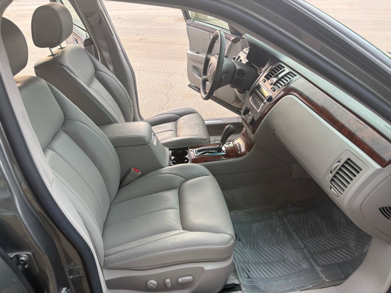 Used 2006 Cadillac DTS FWD image 35
