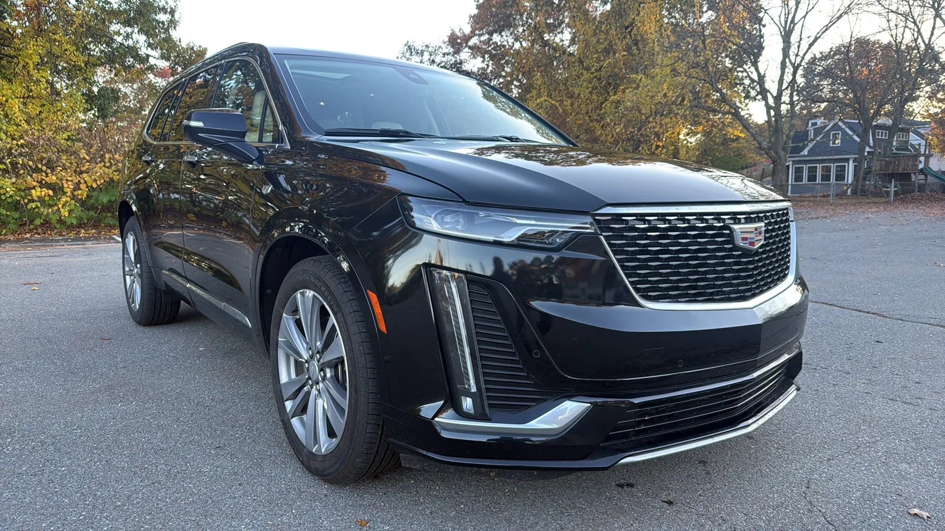 Used 2025 Cadillac XT6 Premium Luxury image 1