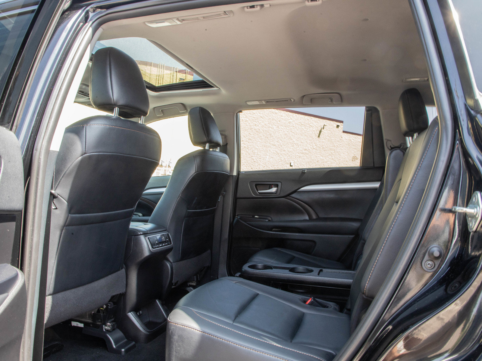 Used 2019 Toyota Highlander XLE AWD/4WD image 19