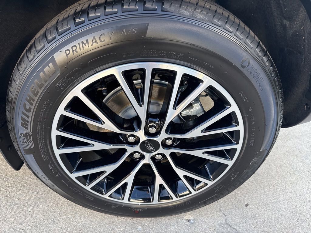 Used 2025 Ford Escape SE image 50