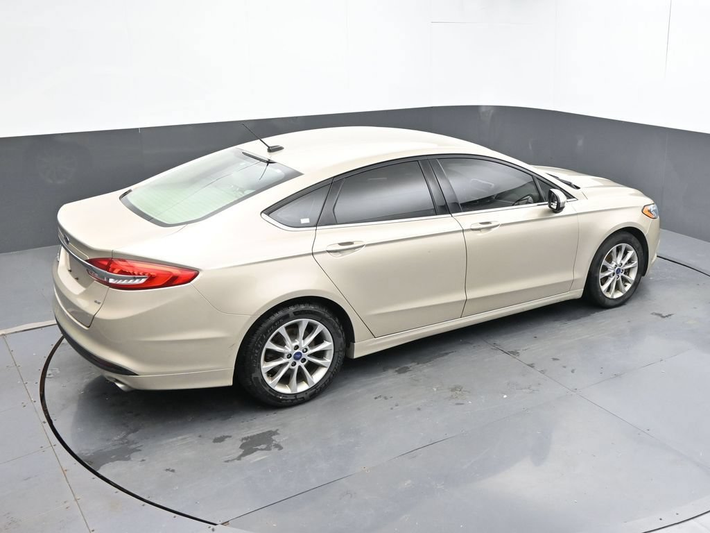 Used 2017 Ford Fusion SE FWD image 15