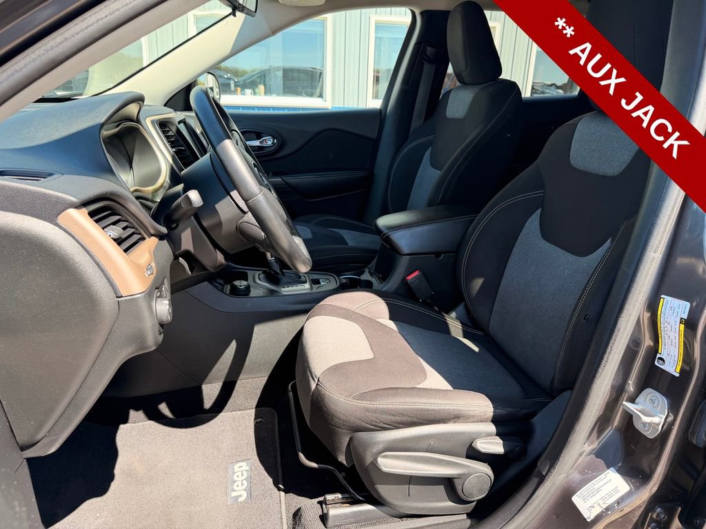 Used 2014 Jeep Cherokee Latitude AWD/4WD image 12