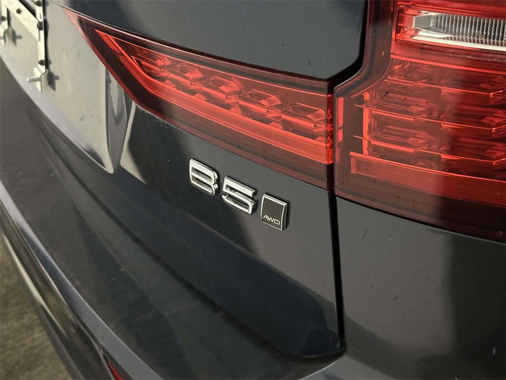 Used 2025 Volvo V60 B5 Cross Country Plus image 3