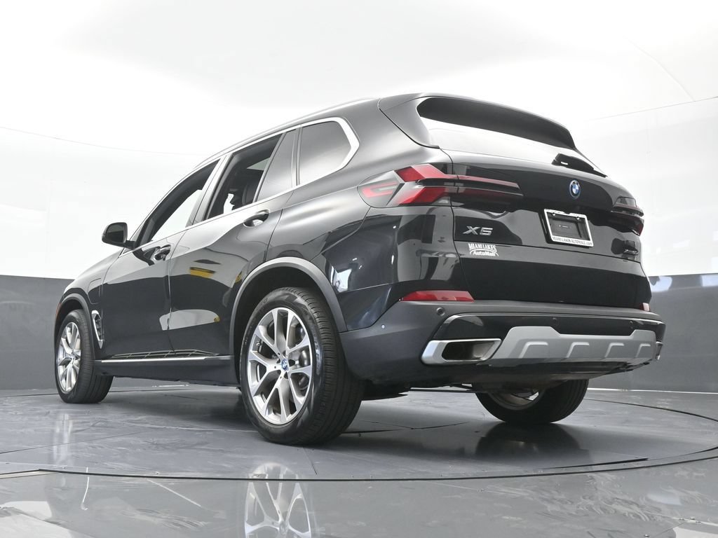 Used 2025 BMW X5 xDrive50e AWD/4WD image 64