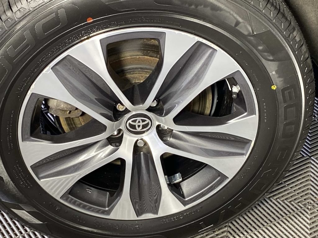Used 2024 Toyota Highlander XLE AWD/4WD image 31