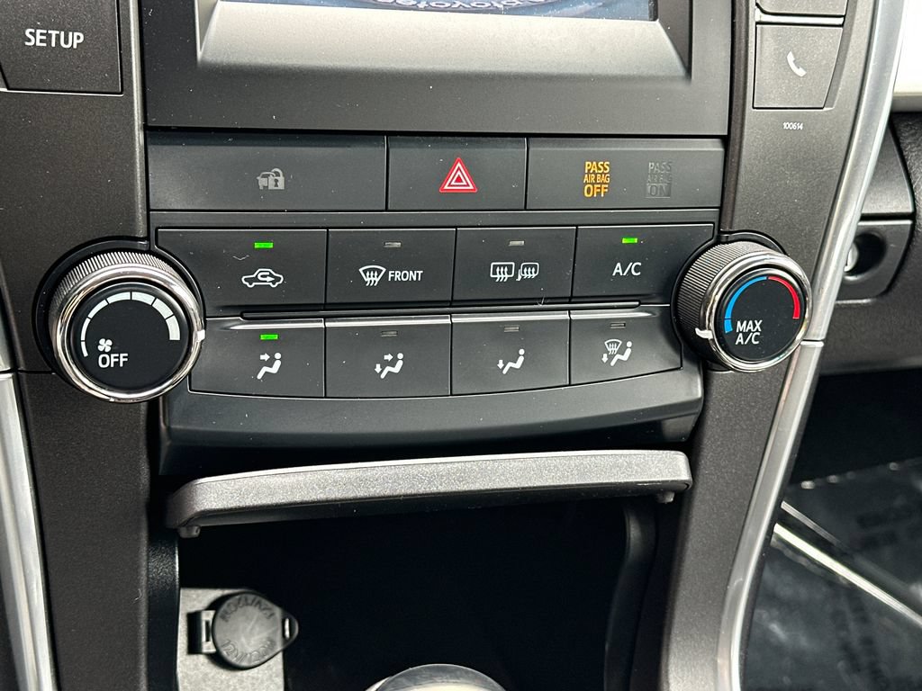 Used 2017 Toyota Camry SE FWD image 16