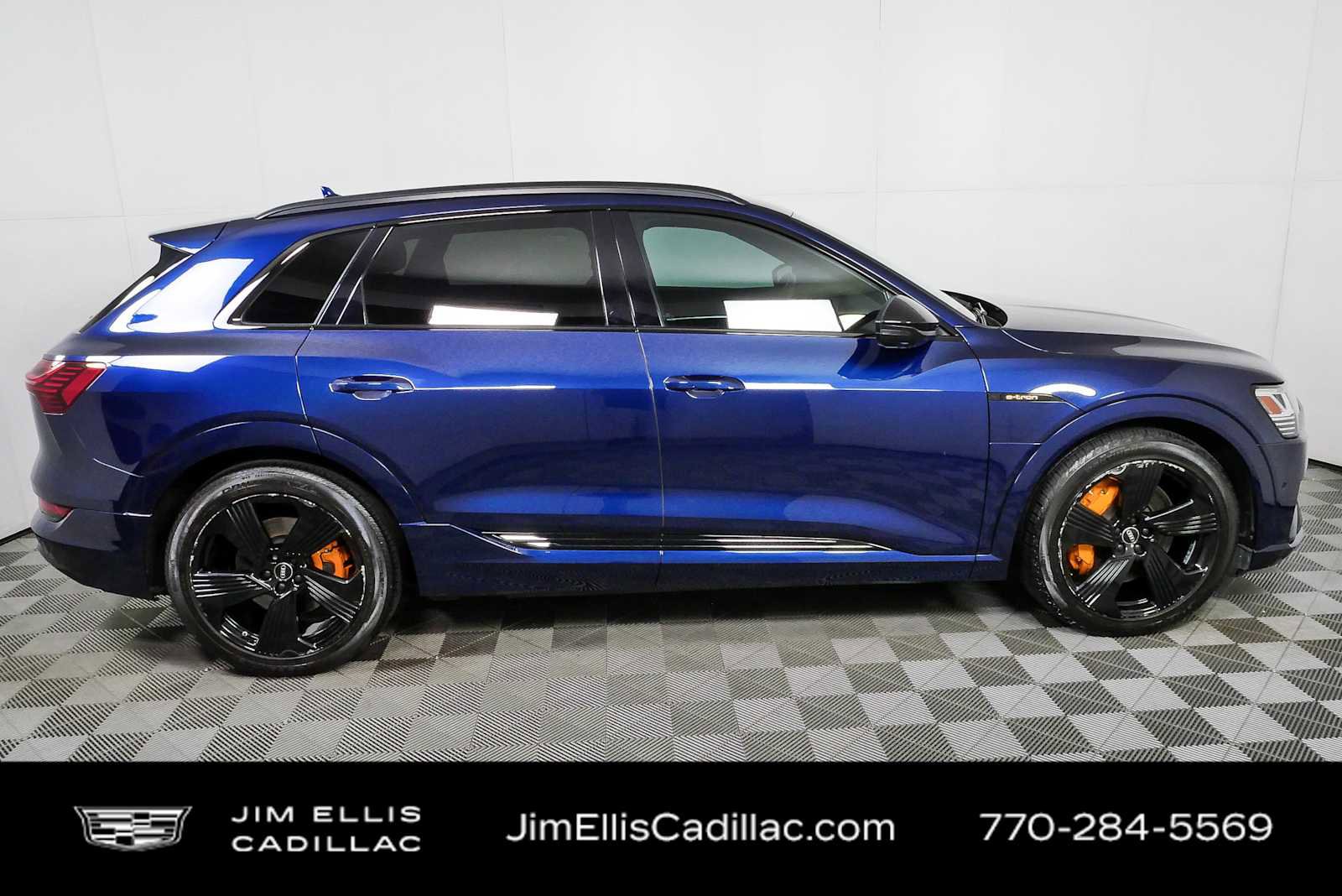 Used 2022 Audi e-tron Premium Plus AWD/4WD image 2