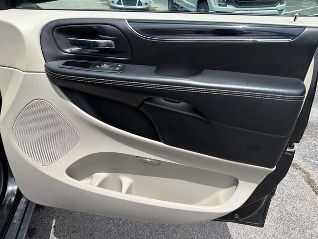 Used 2015 Dodge Grand Caravan SXT FWD image 22