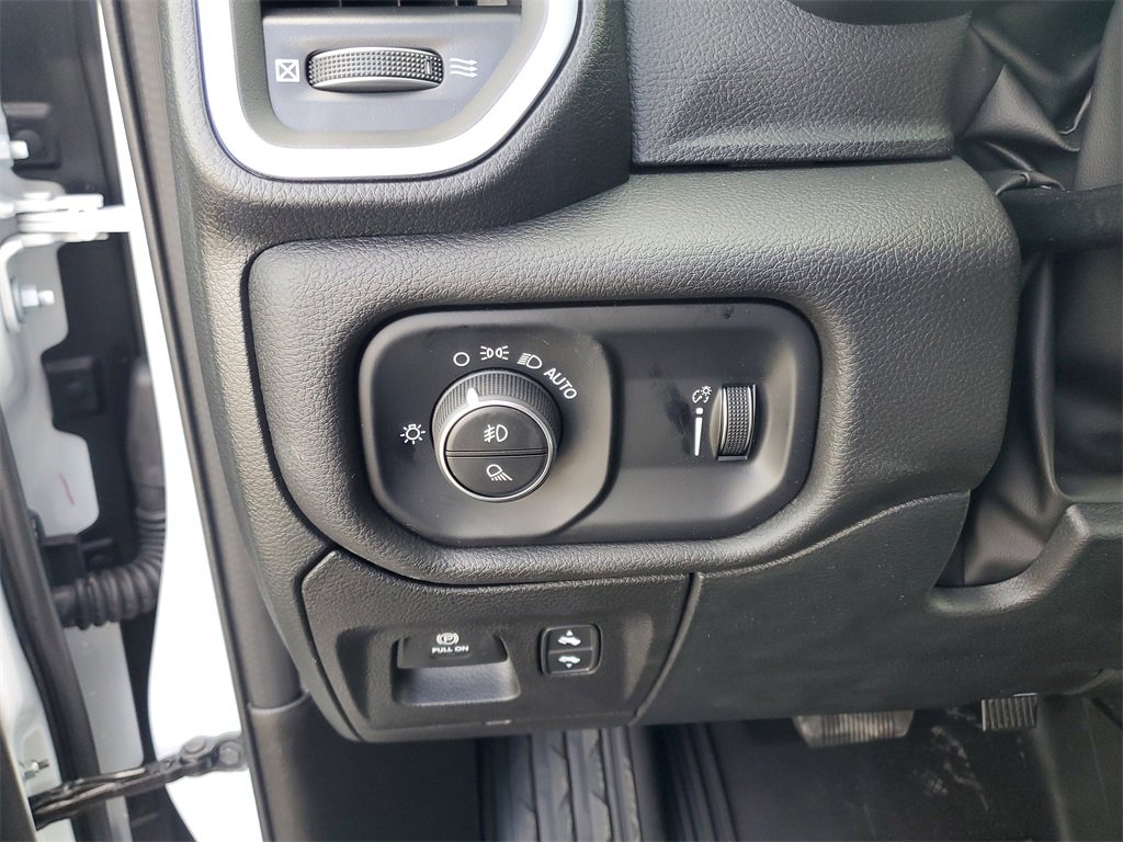 New 2025 RAM 1500 4x4 Crew Cab image 10