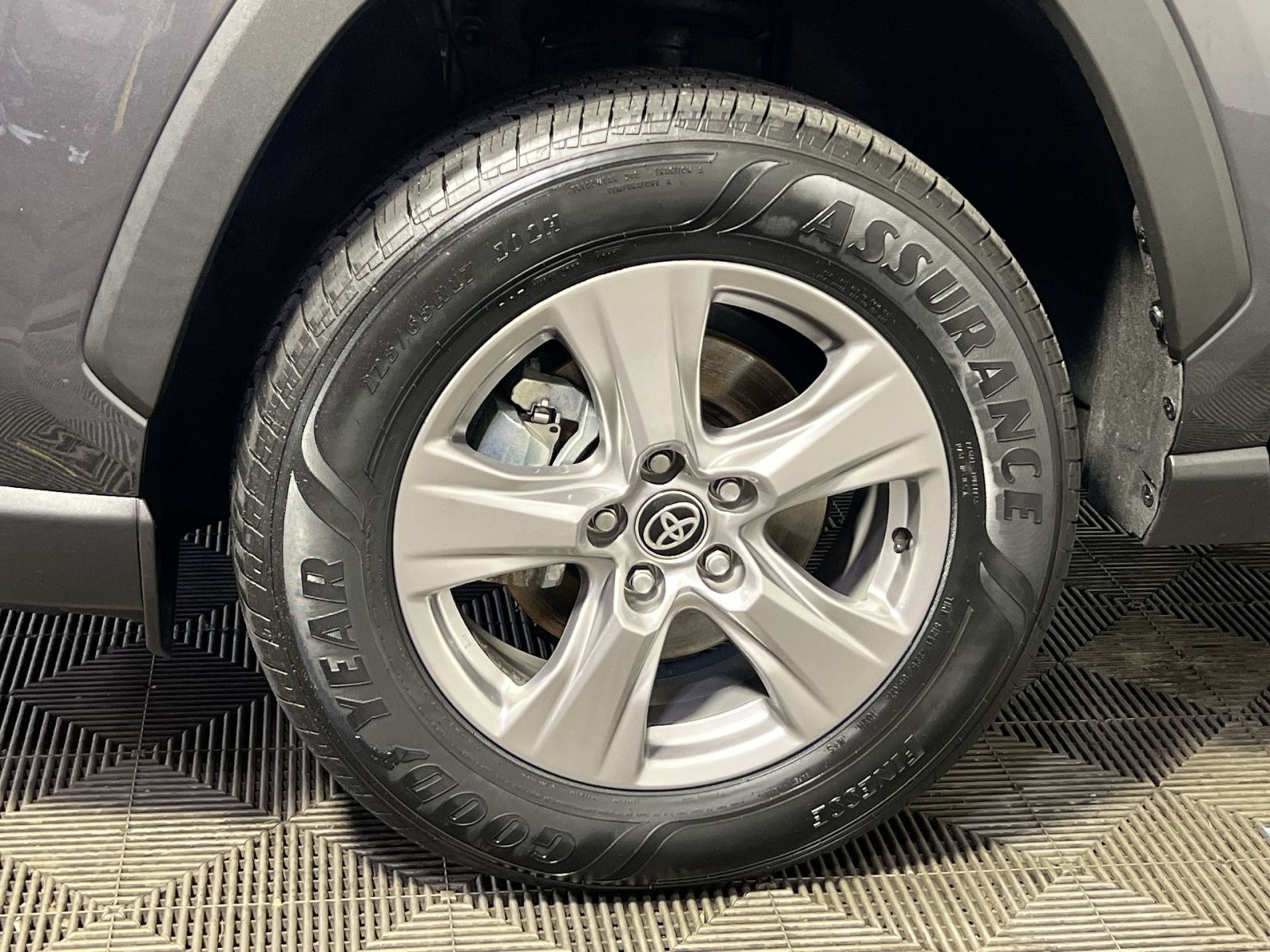 Used 2025 Toyota RAV4 XLE AWD/4WD image 12