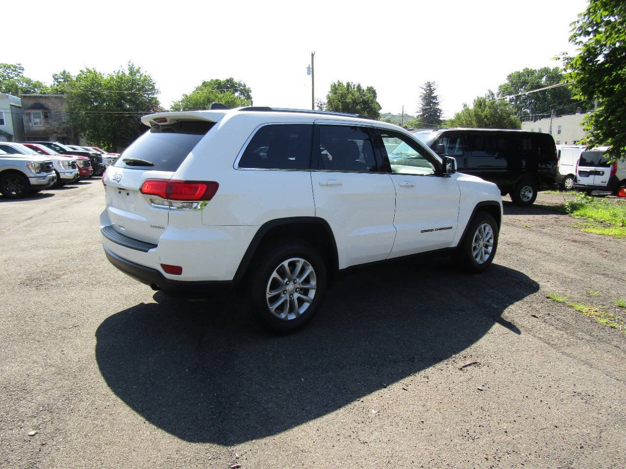 Used 2021 Jeep Grand Cherokee Laredo AWD/4WD image 6