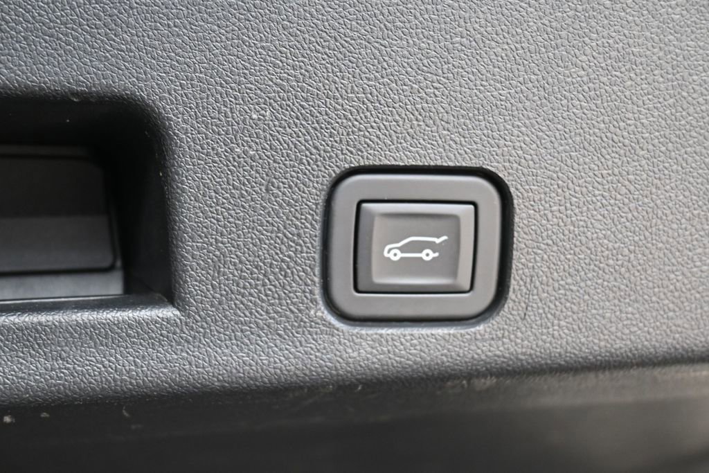 Used 2025 GMC Acadia Elevation FWD image 23