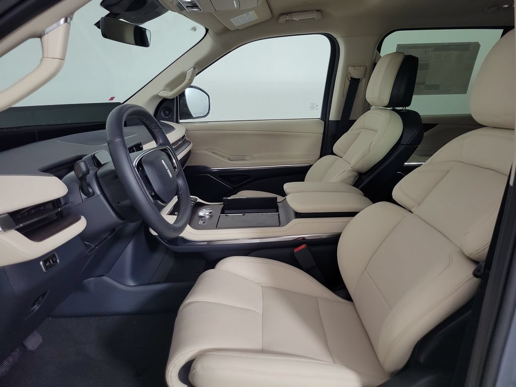 New 2027 Lincoln Navigator Premiere RWD image 19