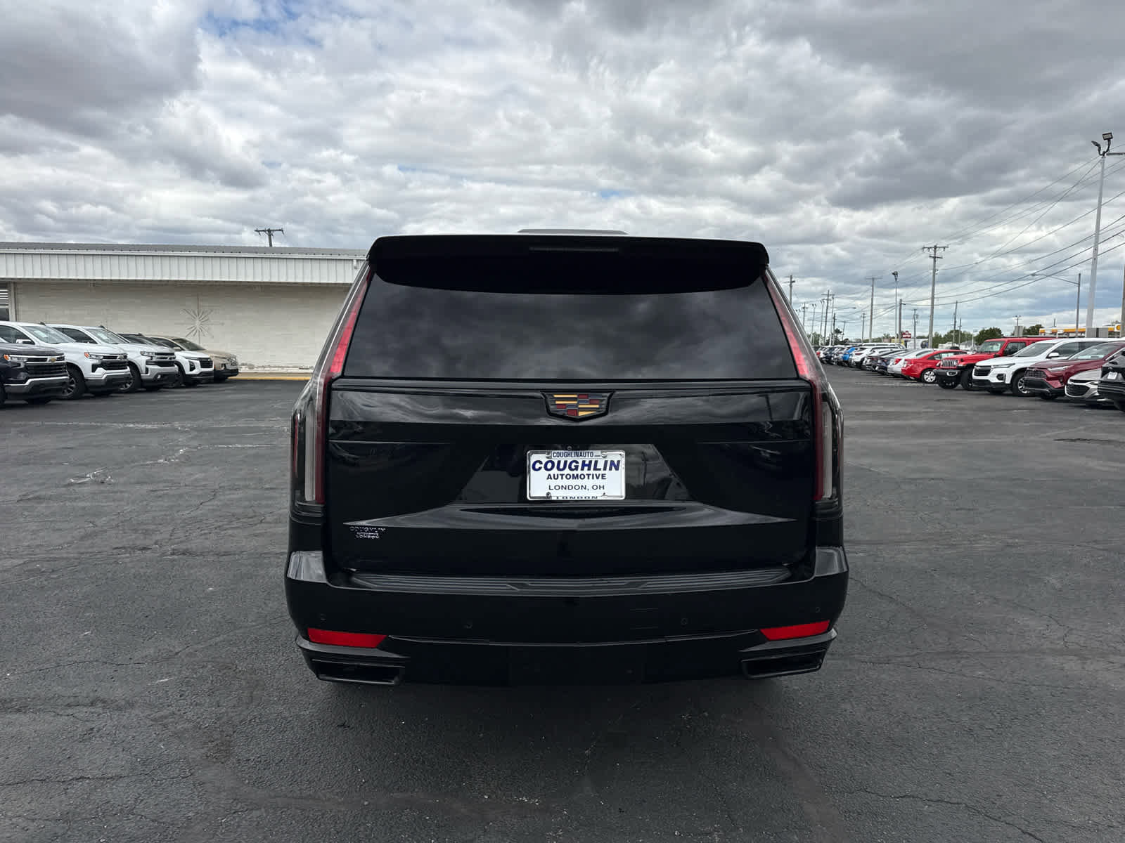 Certified 2021 Cadillac Escalade Premium Luxury w/ Driver Assist Tech Package AWD/4WD image 4