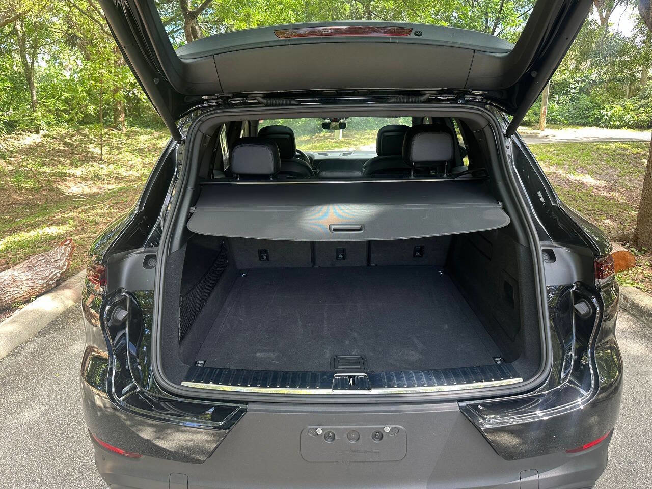 Used 2024 Porsche Cayenne image 18
