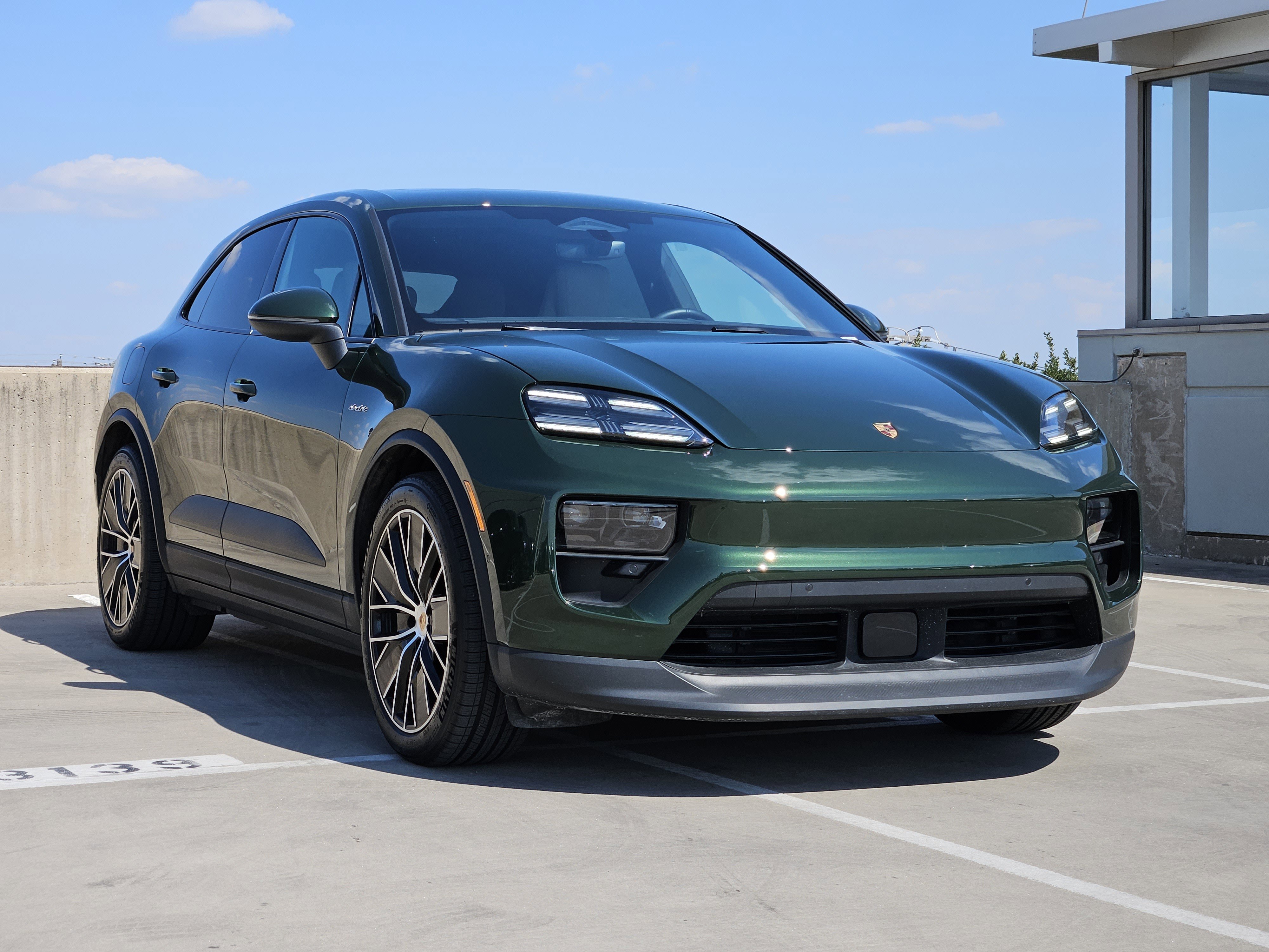 Certified 2025 Porsche Macan 4 Electric image 10
