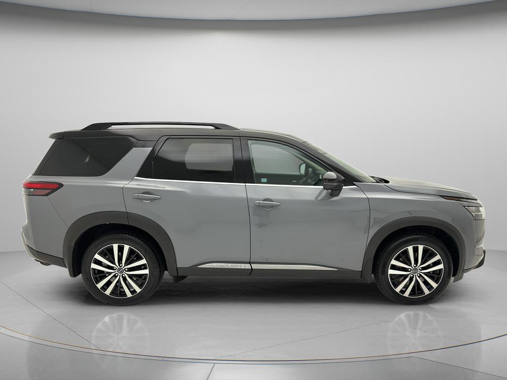 Used 2024 Nissan Pathfinder Platinum AWD/4WD image 4