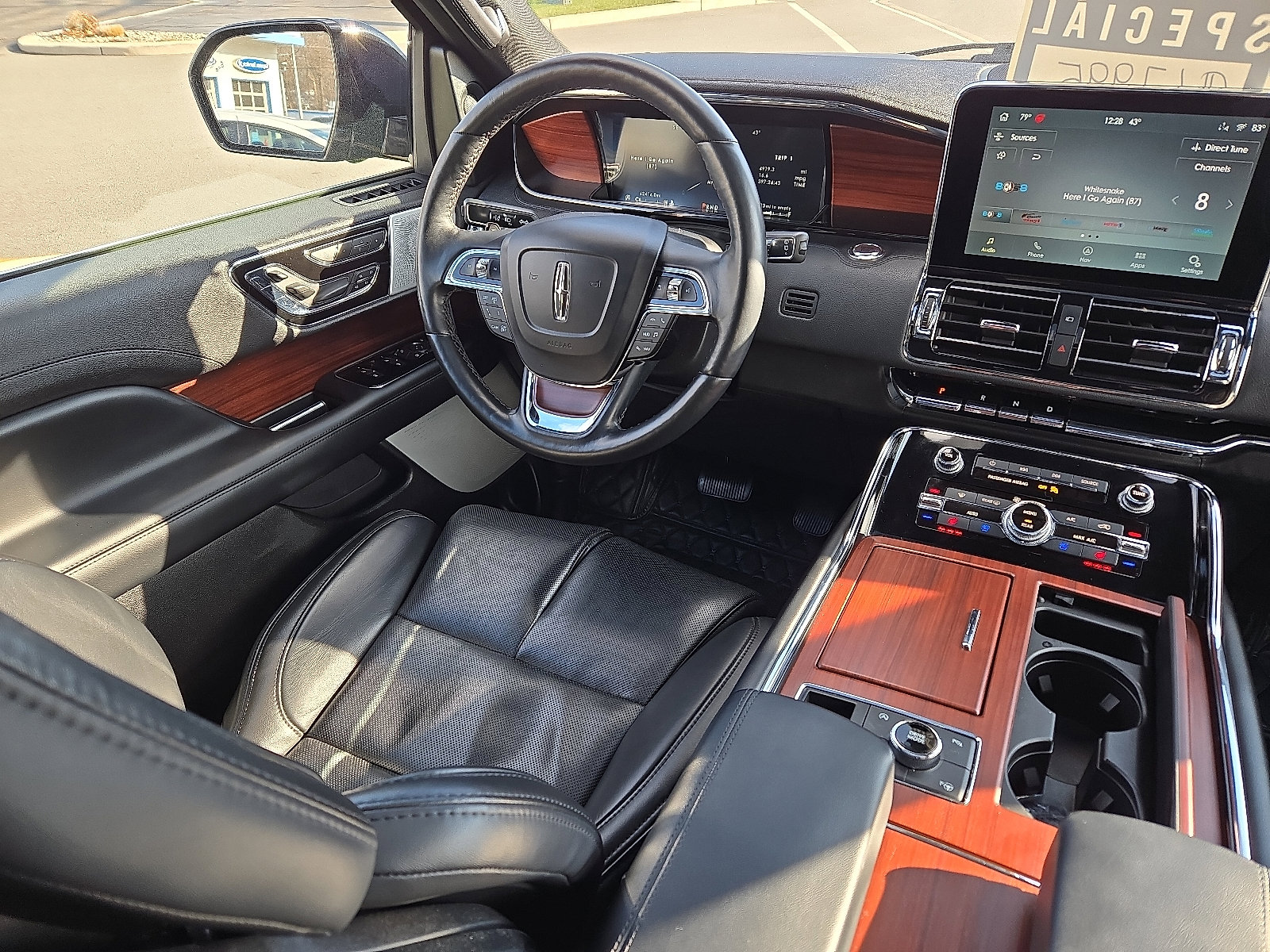 Used 2021 Lincoln Navigator Reserve w/ Luxury Package image 14