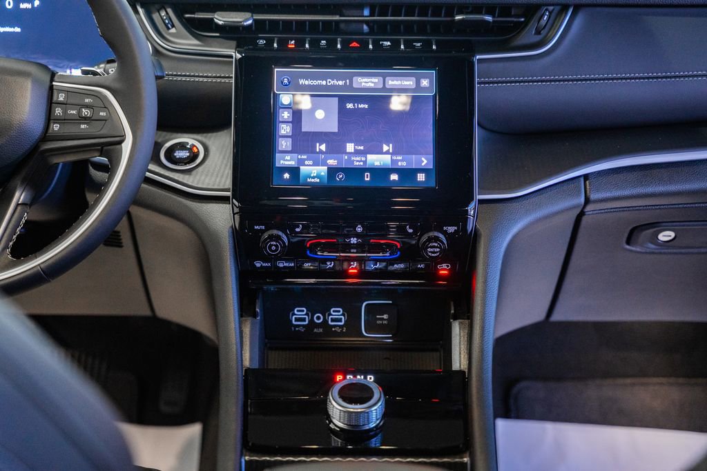 New 2025 Jeep Grand Cherokee Altitude image 20