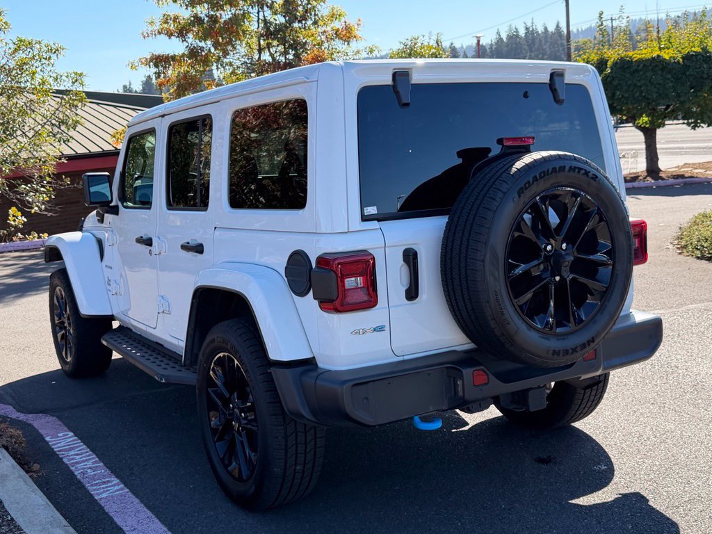 Used 2024 Jeep Wrangler Unlimited Sahara w/ Technology Group AWD/4WD image 5