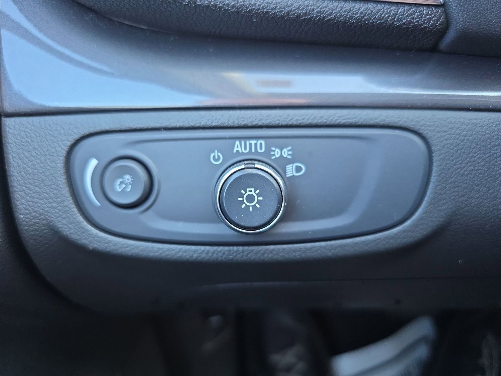 Used 2019 Buick Encore Preferred image 17