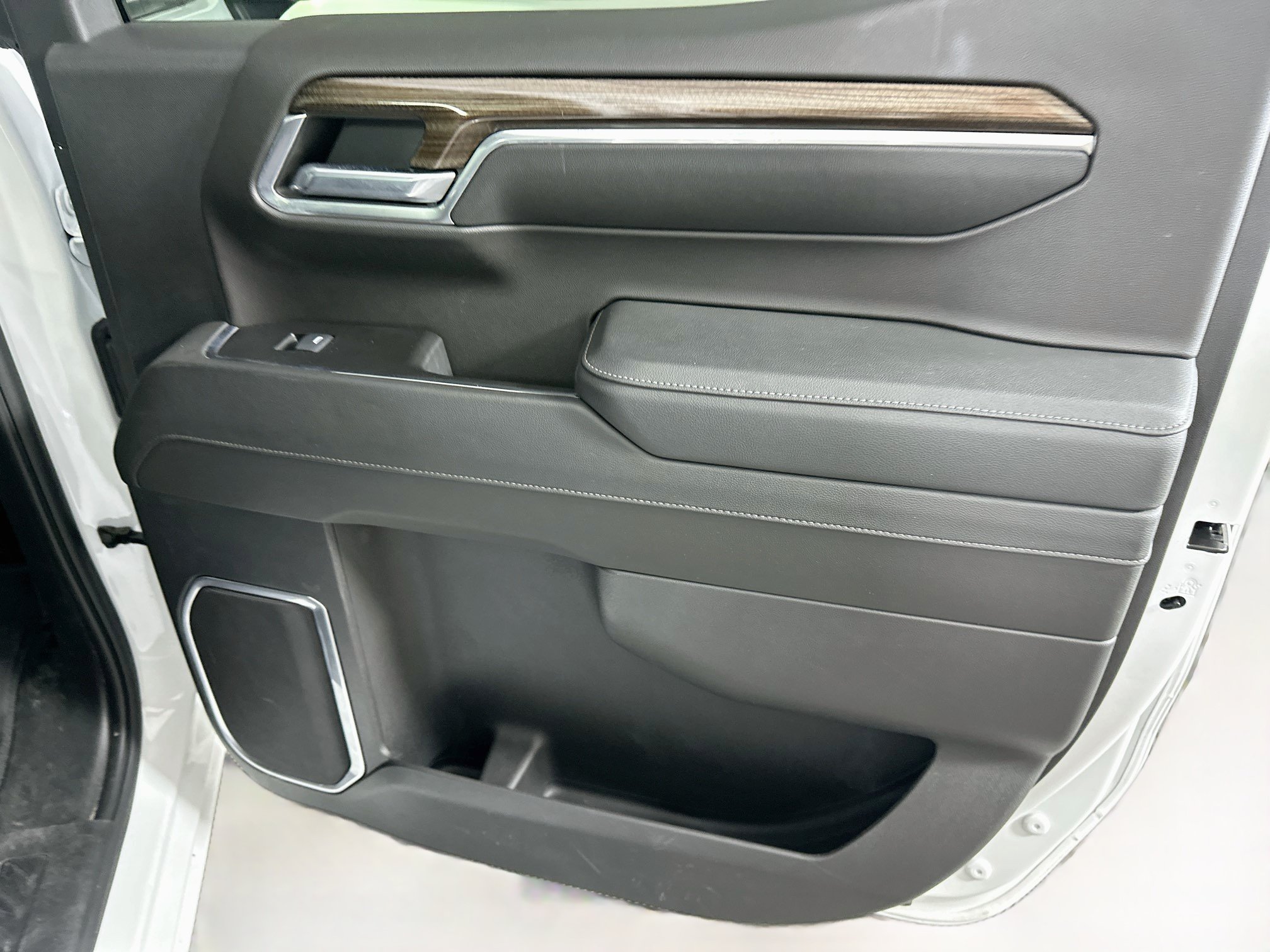 Used 2024 Chevrolet Silverado 1500 LT AWD/4WD image 29