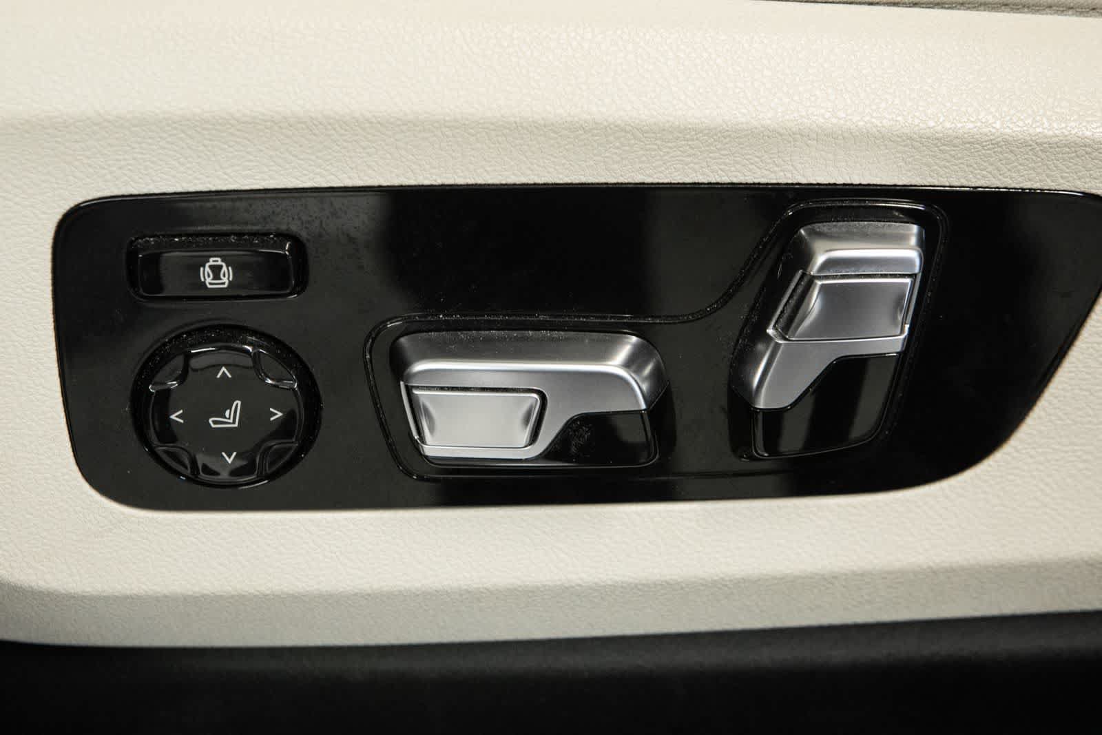 Used 2024 BMW X7 M60i w/ Climate Comfort Package AWD/4WD image 18