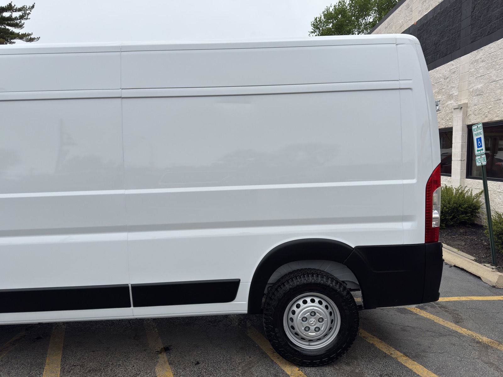 Used 2025 RAM ProMaster 2500 w/ Convenience Group FWD image 7