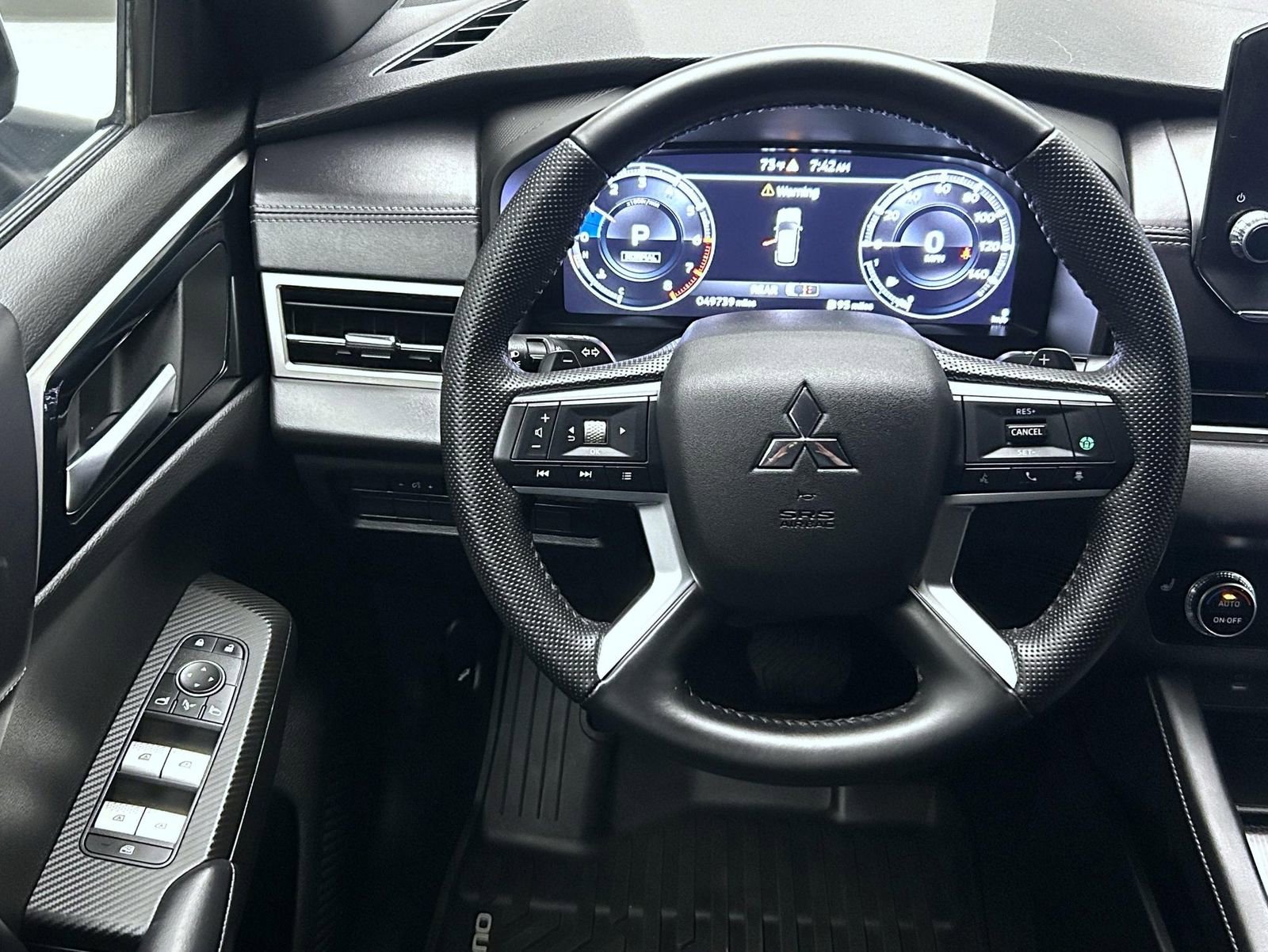 Used 2023 Mitsubishi Outlander SE Black Edition image 12