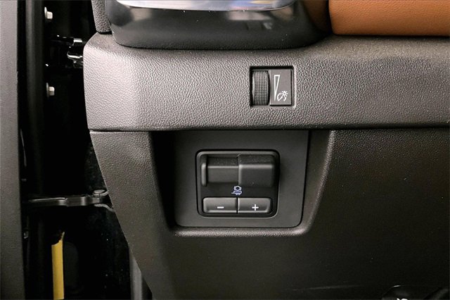 Used 2024 GMC Canyon AT4 w/ Canyon Safety Plus Package image 36